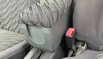 Ящик для хранения вещей на центральной консоли Toyota RAV... Ящик для хранения вещей на центральной консоли Toyota RAV...