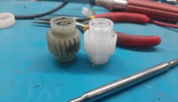 привод сиденья водителя Toyota (LEXUS) JZX90............ 1