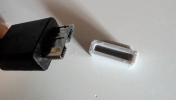 Пылезащитная крышка с разъемом кабеля USB 3.0 Micro-B......