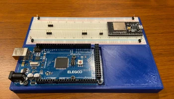 Arduino Uno и лоток для макетной платы Mega............
