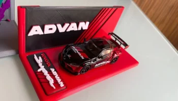 База дисплея Mini GT Advan HKS Toyota GR Supra 1