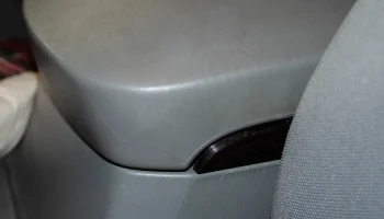 Защелка центральной консоли Toyota Tacoma............ 2