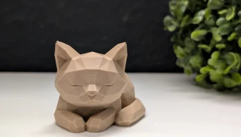 Низкополигональная спящая кошка 1
