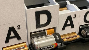 Штабелируемый держатель батареи D 1