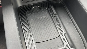 Вставка для беспроводного зарядного устройства Hyundai IO...