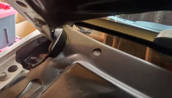 Honda Civic EG/ Del Sol пыльник петли капота (чехол обтек... 2