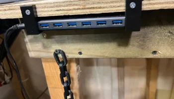 Держатели USB-концентраторов с питанием от BlackWeb......