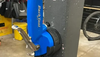 Перевернутый держатель для инфлятора Park Tool INF-2... 1