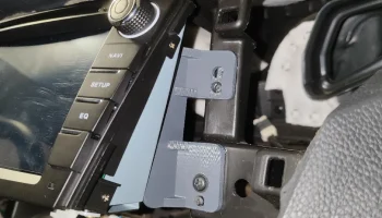 Кронштейн радиоприемника Hyundai i40 Android............ 2