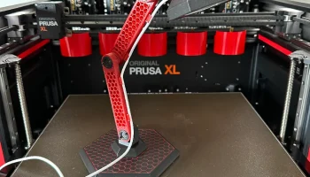 Schreibtischlampe im Hexagon Design / настольная лампа в ... Schreibtischlampe im Hexagon Design / настольная лампа в ...