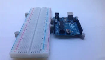 Arduino uno + большой держатель макетной платы............