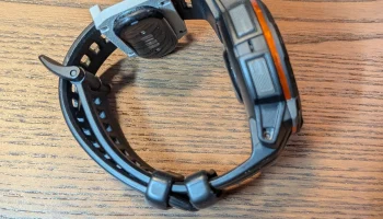 Воздушный адаптер Fitbit для ремней на бицепс или лент НА... 6