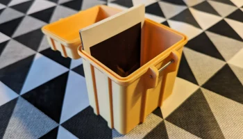 Прочная коробка для Instax Square.