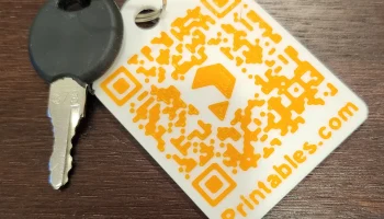 QR-брелок для печати, настраиваемый OpenSCAD......