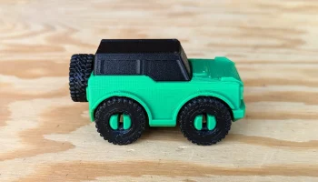 Стилизованный Ford Bronco в масштабе 1/64...... 2