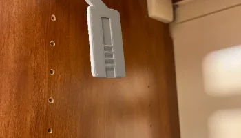 Вешалка для ремня с храповым механизмом...