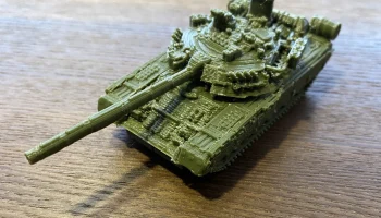 Модель танка Т80У в масштабе 1/100.