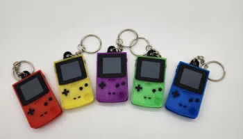 Цветной брелок Game Boy 1