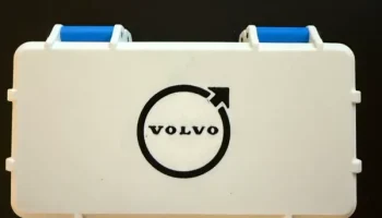 Прочная крышка для коробки с аксессуарами Volvo с логотип.. Прочная крышка для коробки с аксессуарами Volvo с логотип..