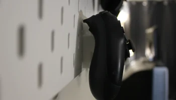 Контроллер PlayStation PS4 DualShock 4 Крепление Ikea Skadis 3