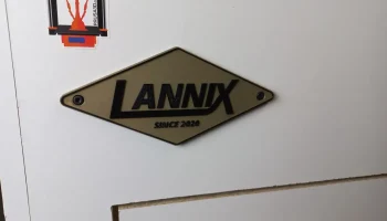 Значок с логотипом Lannix 1