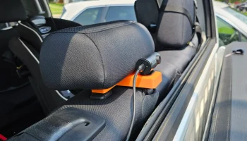 Крепление задней камеры Toyota Tundra 2020 года в подголо... 2