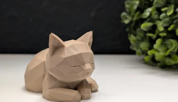 Низкополигональная спящая кошка 2
