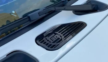 Накладка дефлектора капота Toyota FJ Cruiser (все три)...... 1