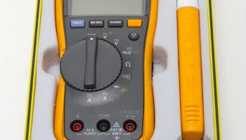 Fluke - Прочный футляр с пенопластовой вставкой........ 4