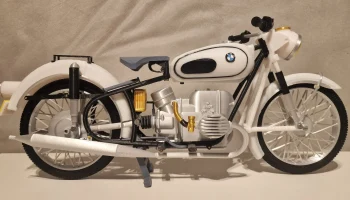 Мотоцикл BMW R60/2 1964 года, масштаб 1:6. Дизайнер Эд ван д 3