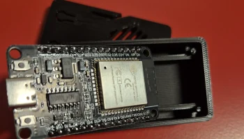 ESP32-WROOM-32 (USB-C) Коробка с крышкой, без отверстий д.. 1