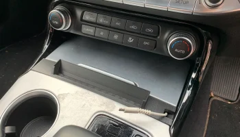 Крепление Kia Stinger для iPhone XR