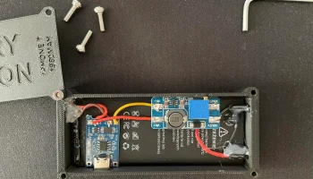 Старый аккумулятор iPhone 7 к регулируемому блоку питания... 1