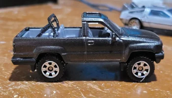 Спичечный коробок Toyota 4Runner 1-го поколения, дуга без...