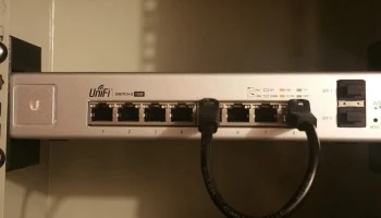 UniFi US-8-150W Монтаж в стойку 10 дюймов