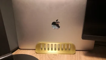 Вертикальная подставка для ноутбука (Mac Book Air M2)...... 1