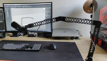 Регулируемый кронштейн микрофона......... 1