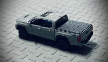 Чехол на тонно для модели Toyota Tacoma (Масштаб Maisto 1... Чехол на тонно для модели Toyota Tacoma (Масштаб Maisto 1...