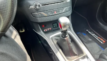 Peugeot 308 II (T9) Панель кнопок на центральной консоли ..