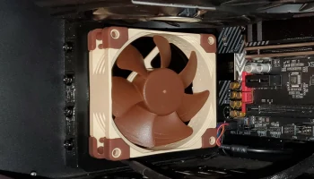 Крепление вентилятора для слота PCI...... 1