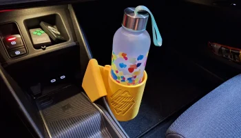 Подстаканник для Renault R5 e-tech, двухсекционный дизайн... Подстаканник для Renault R5 e-tech, двухсекционный дизайн...