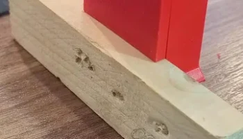 Сверлильный станок для деревянных дюбелей........ 1