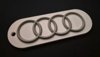 Брелок старого дизайна с логотипом Audi......