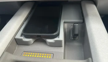 Держатель для телефона с беспроводной зарядкой Hyundai Io... 1