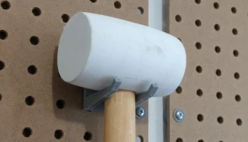 Pegboard - крепление для резиновой киянки