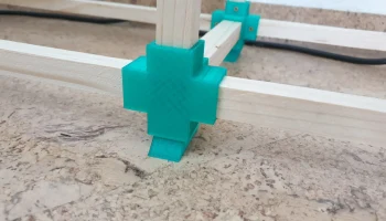Углы полки, напечатанные на 3D-принтере........ 3