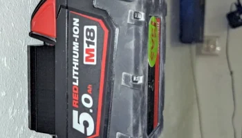 Держатель батареи Milwaukee M18 с замком...... 2