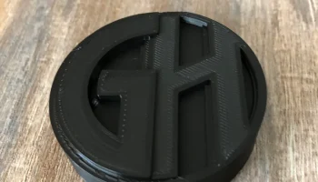 Логотип Honda My на открывалке для бутылок.............