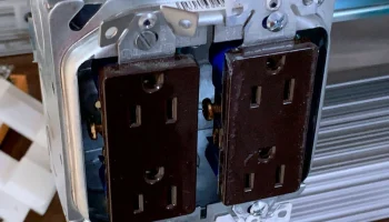 Крепление на DIN-рейку к квадратной распределительной кор.. 7