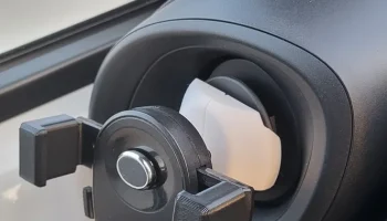 Держатель для телефона Toyota AygoX